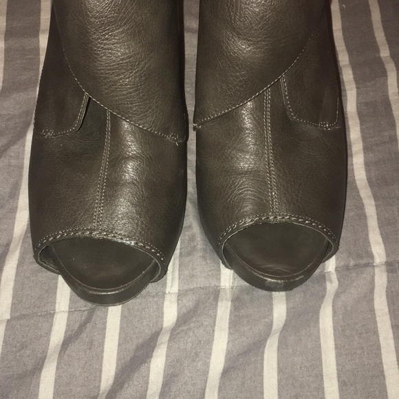 Heels - Picture 4 of 5